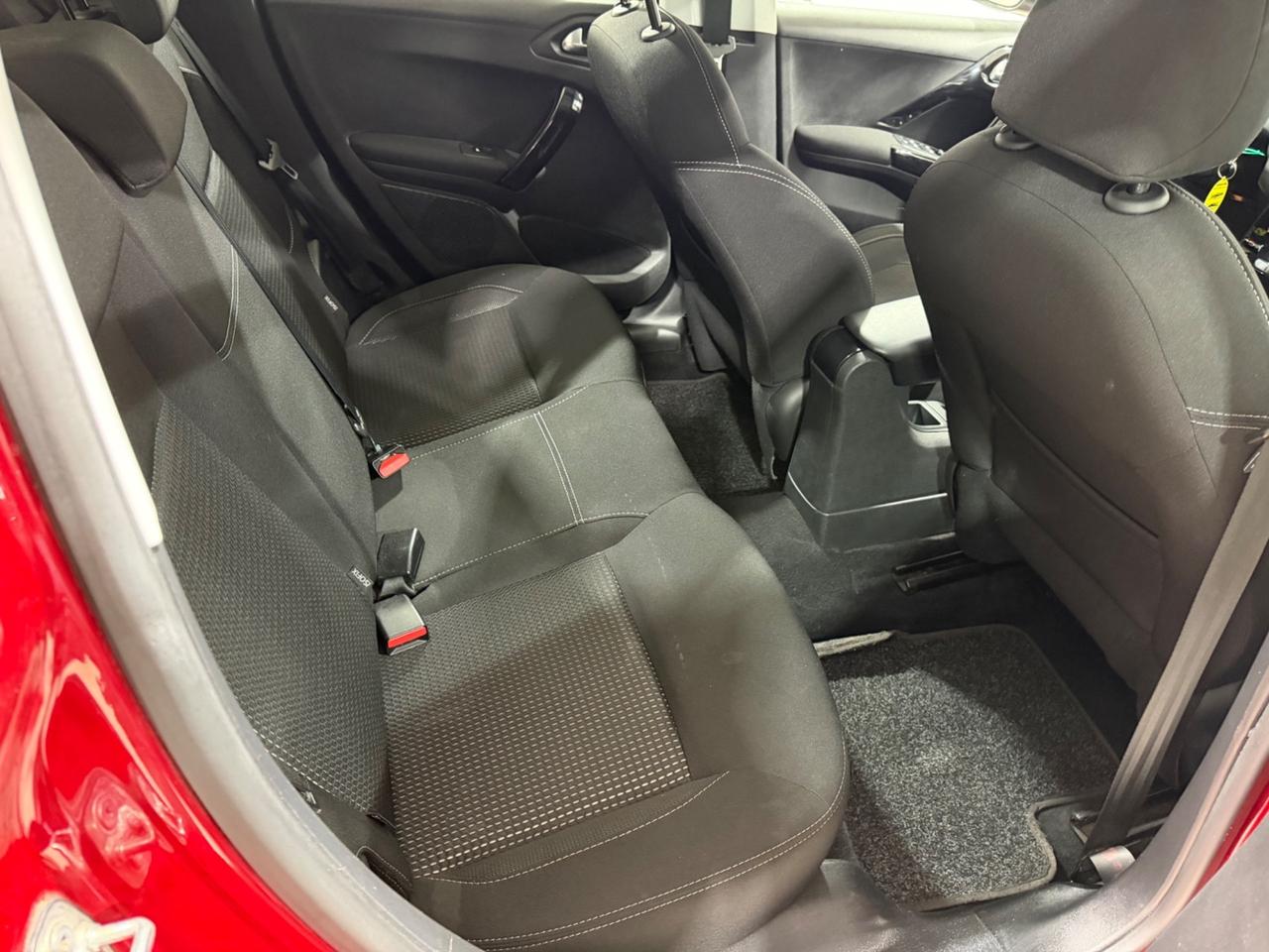 Peugeot 208 PureTech 82 5p. GPL Allure