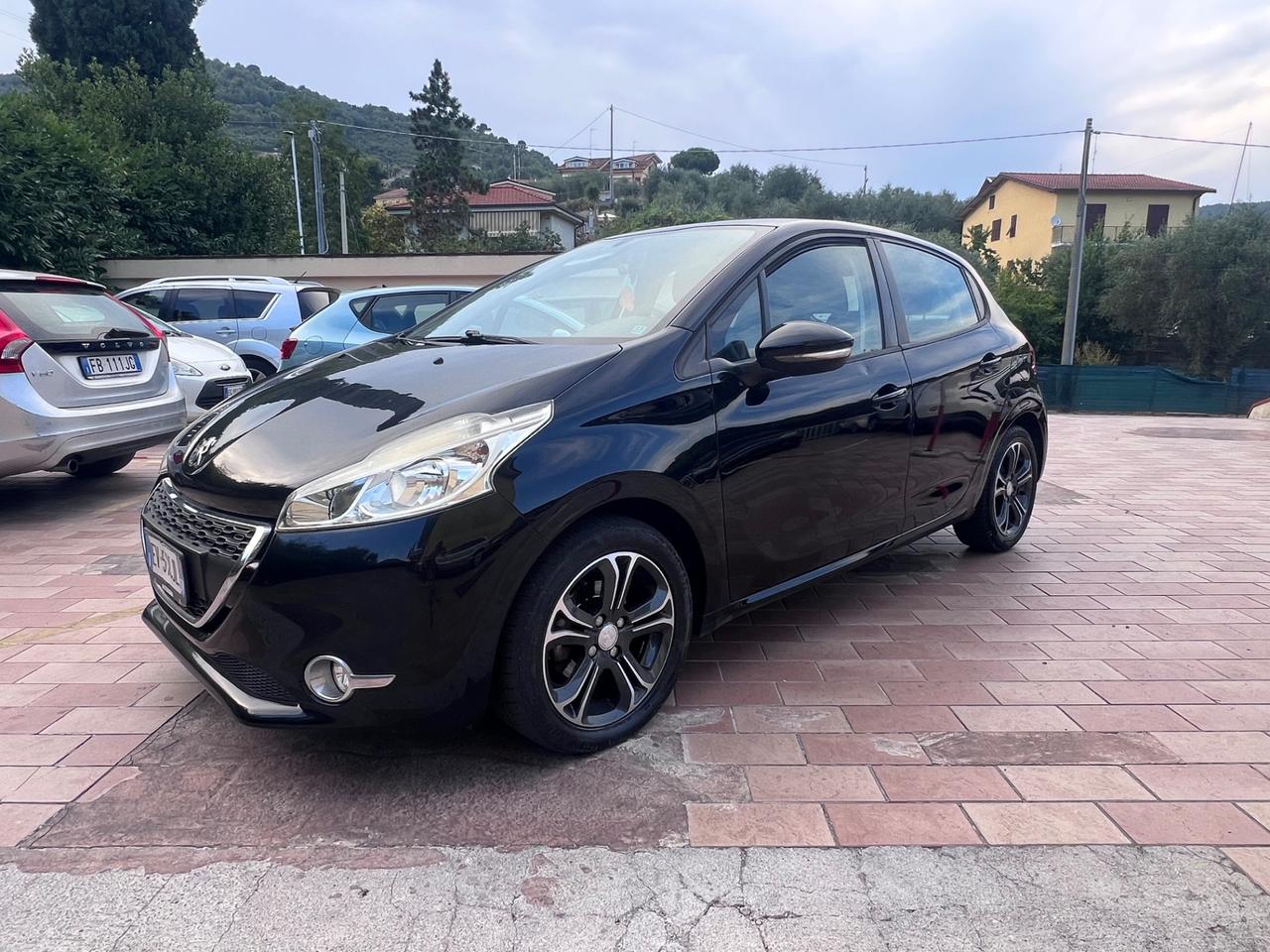 Peugeot 208 1.4 HDi 68 CV 5 porte Allure