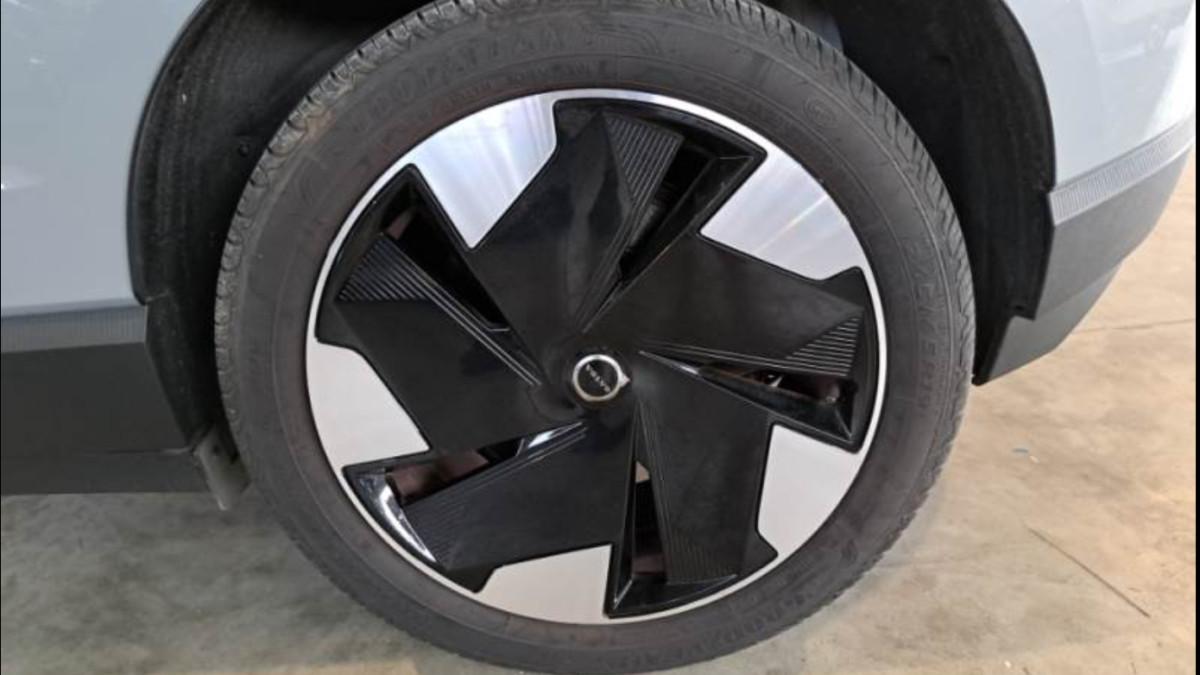 VOLVO Ex30 Single Motor Extended Range Rwd Plus