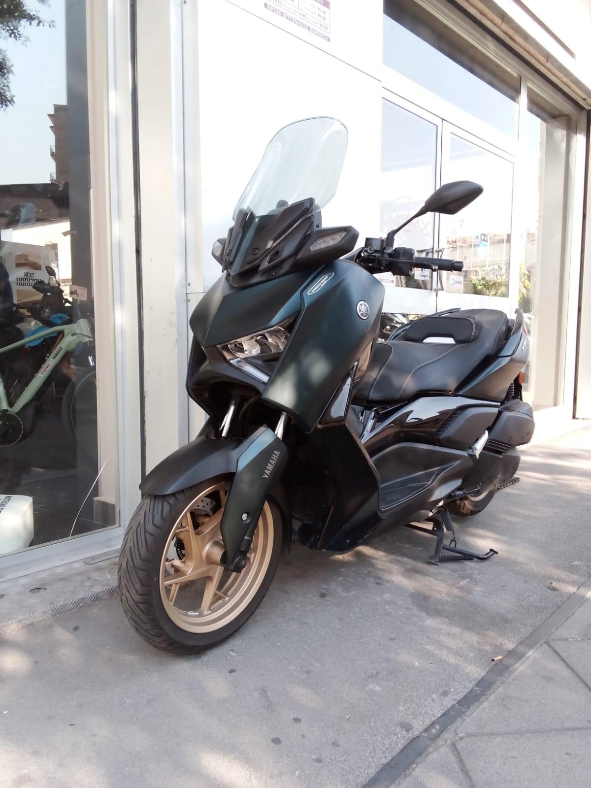 Yamaha X-Max 300 TECH