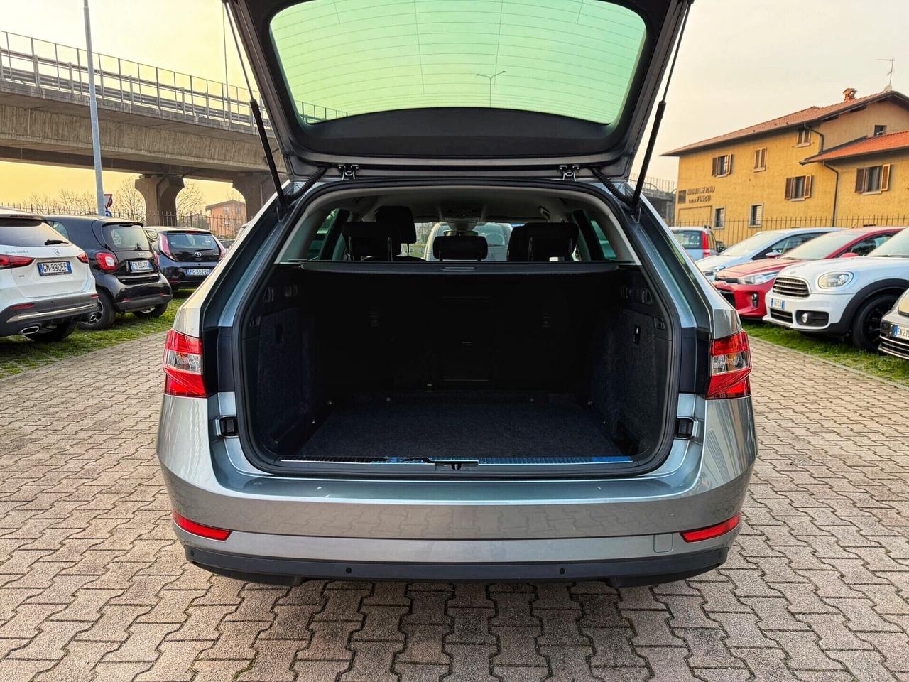 Skoda Superb 2.0 TDI EVO 150 CV DSG Wagon SportLine