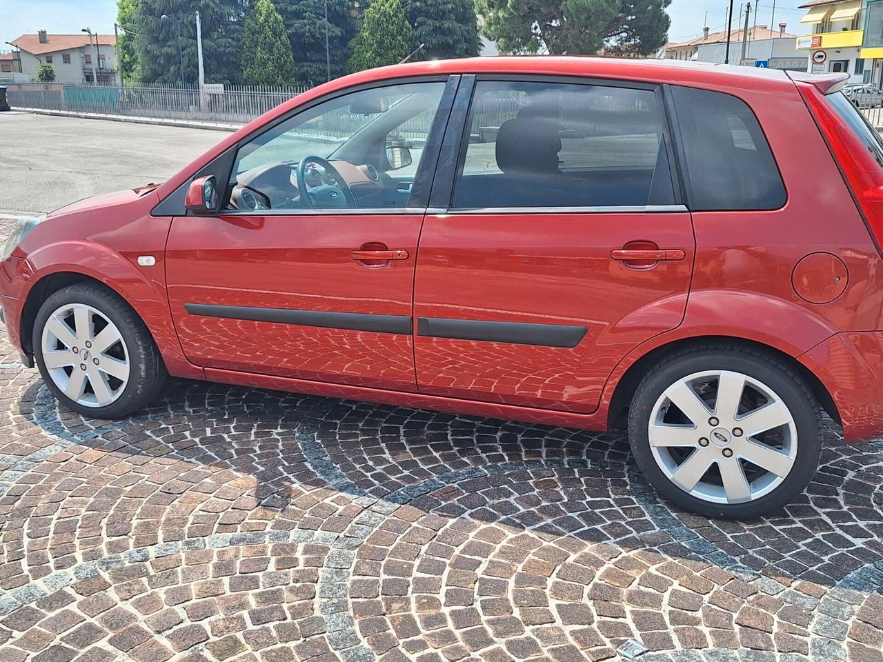 Ford Fiesta 1.2 16V 5p. Ghia