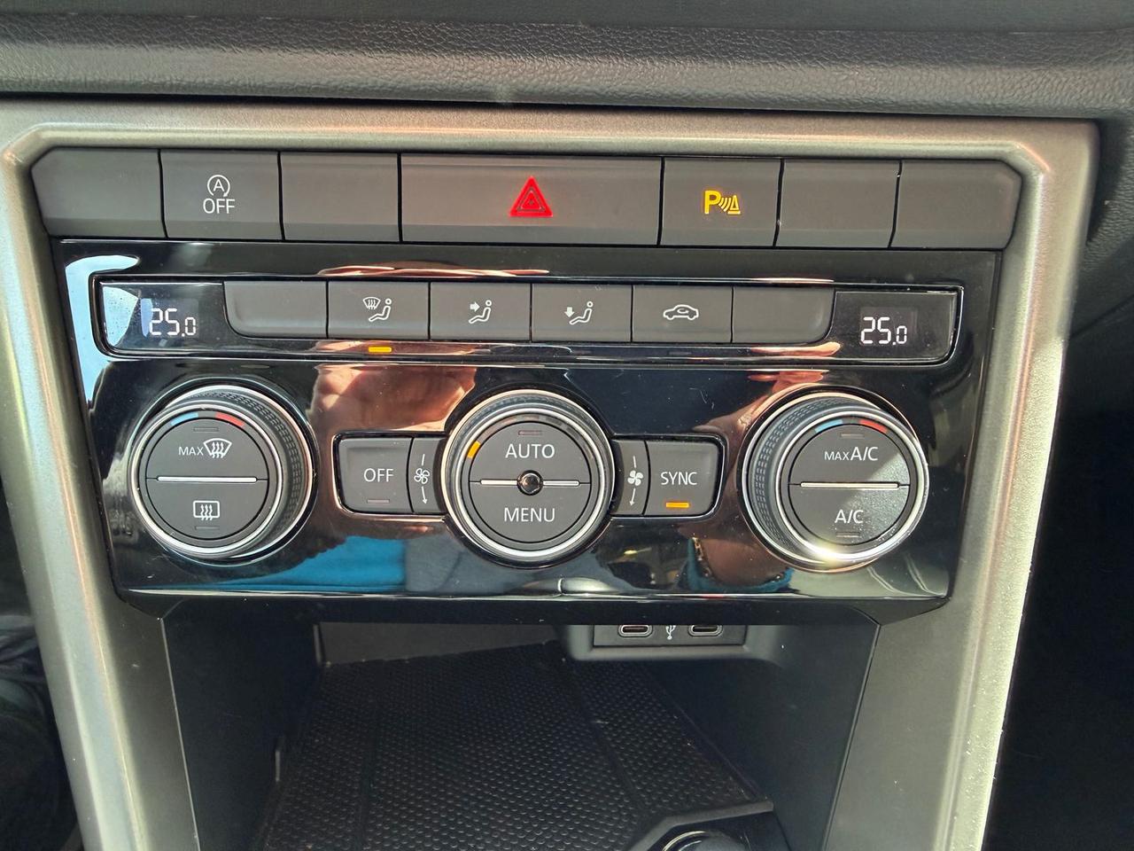 Volkswagen T-Roc 1.5 TSI Life #10070