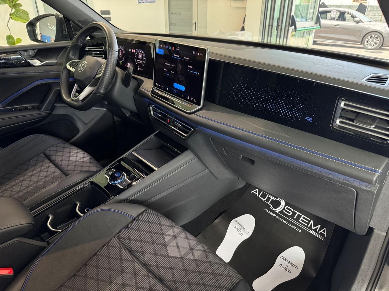 VOLKSWAGEN Tiguan III 2024 1.5 etsi R-Line 150cv dsg - SED. MASSAGGIANTI!