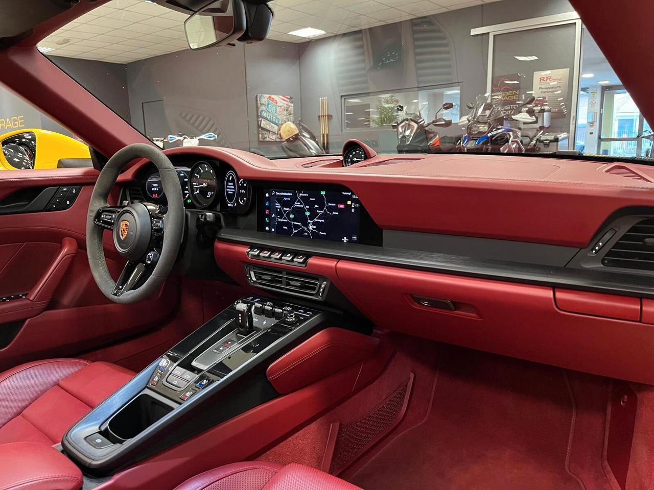 Porsche 911 Carrera 4 GTS Cabriolet