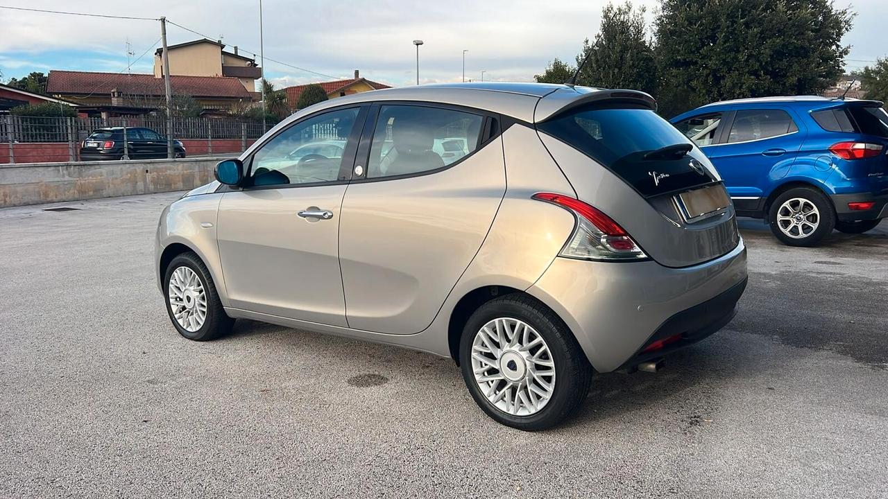 Lancia Ypsilon 1.2 69 CV 5 porte GPL Ecochic Silver NEOPATENTATI