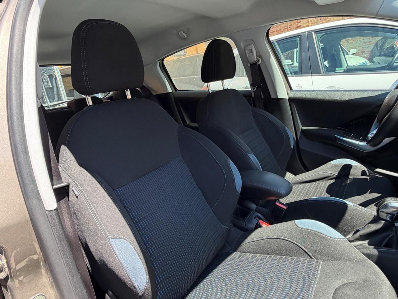 Peugeot 208 1.2 VTi 68 CV 5 porte Allure