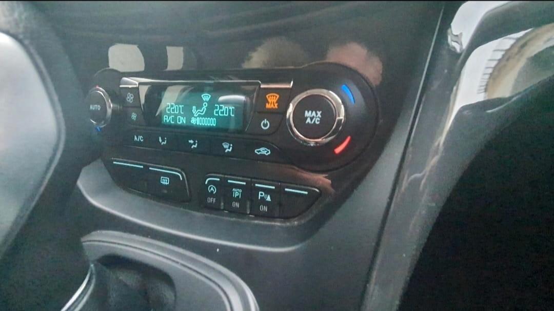 Ford Kuga 2.0 TDCI 150CV 4WD Powershift Titanium x