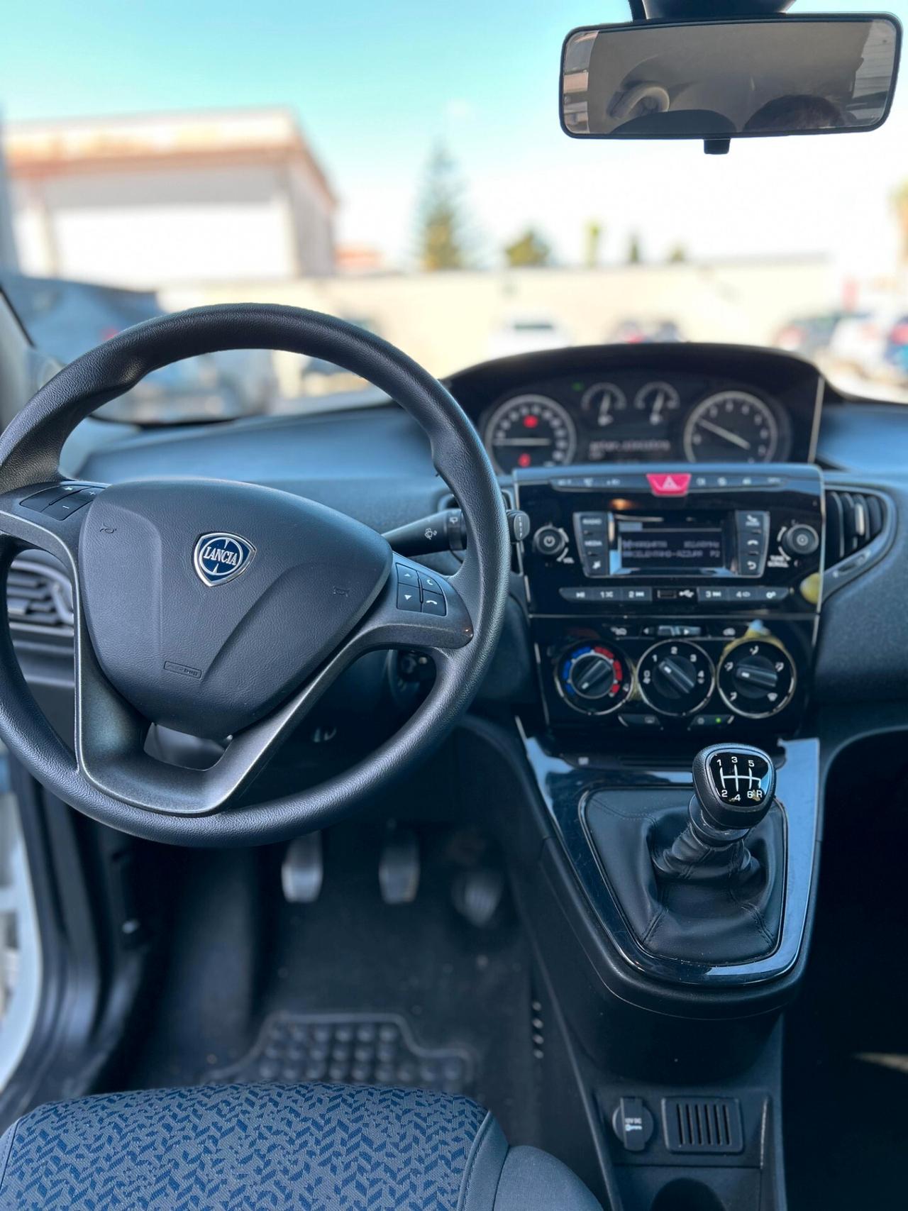 Lancia Ypsilon 1.0 FireFly 5 porte S&S Hybrid Ecochic Silver