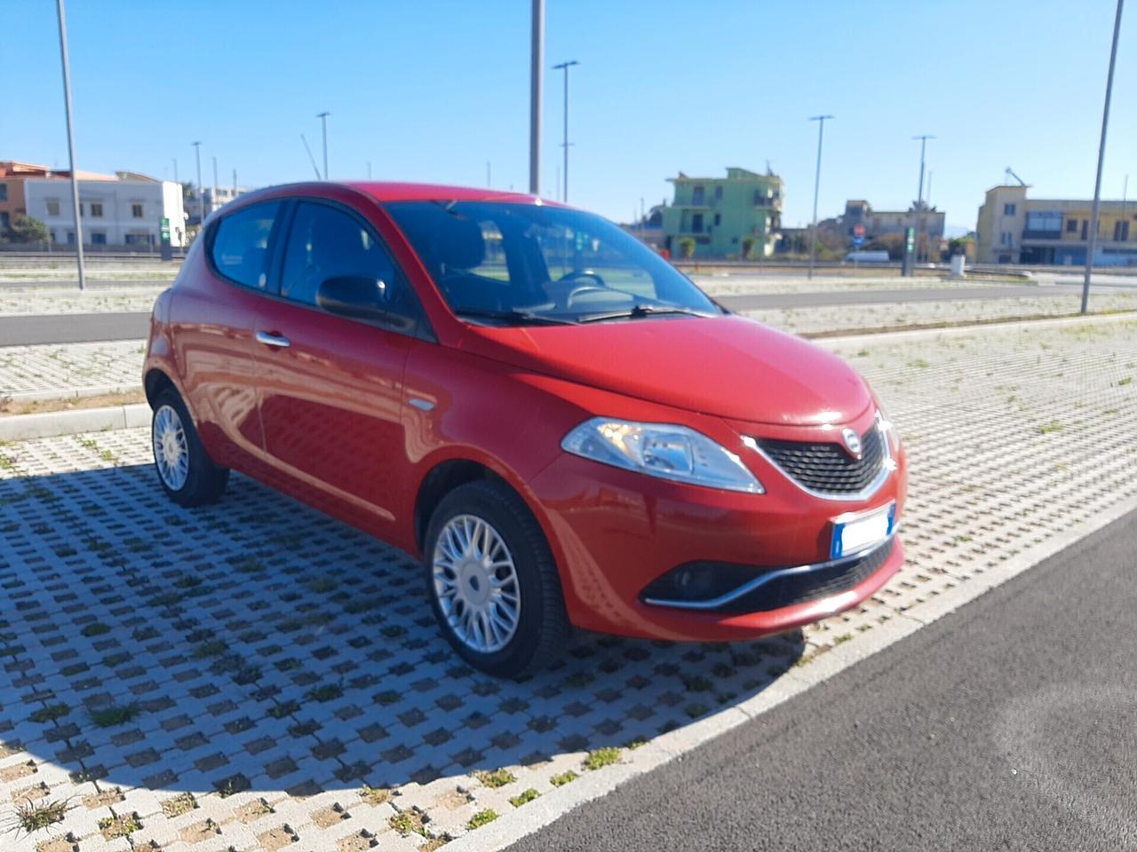Lancia Ypsilon 0.9 TwinAir 85 CV 5 porte Metano Ecochic Gold