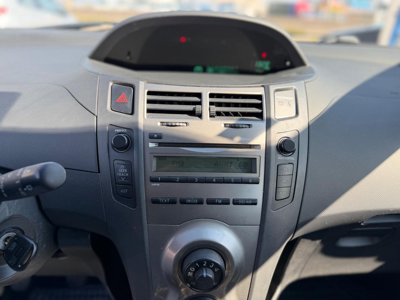 Toyota Yaris 1.0 5 porte Sol