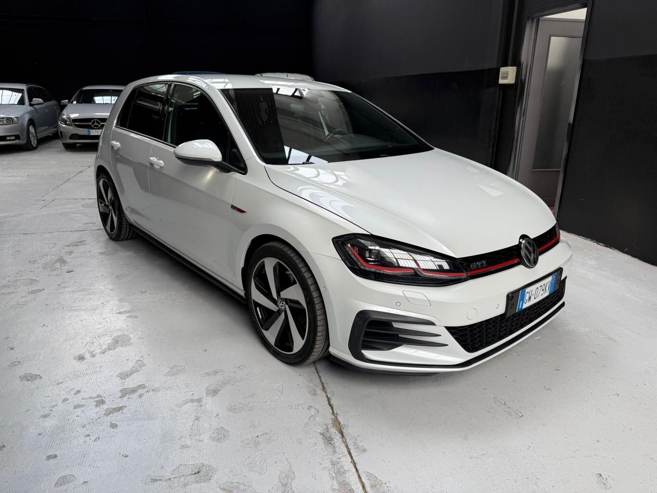 Volkswagen Golf GTI Performance 2.0 230 CV TSI DSG 5p.