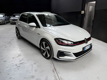 Volkswagen Golf GTI Performance 2.0 230 CV TSI DSG 5p.