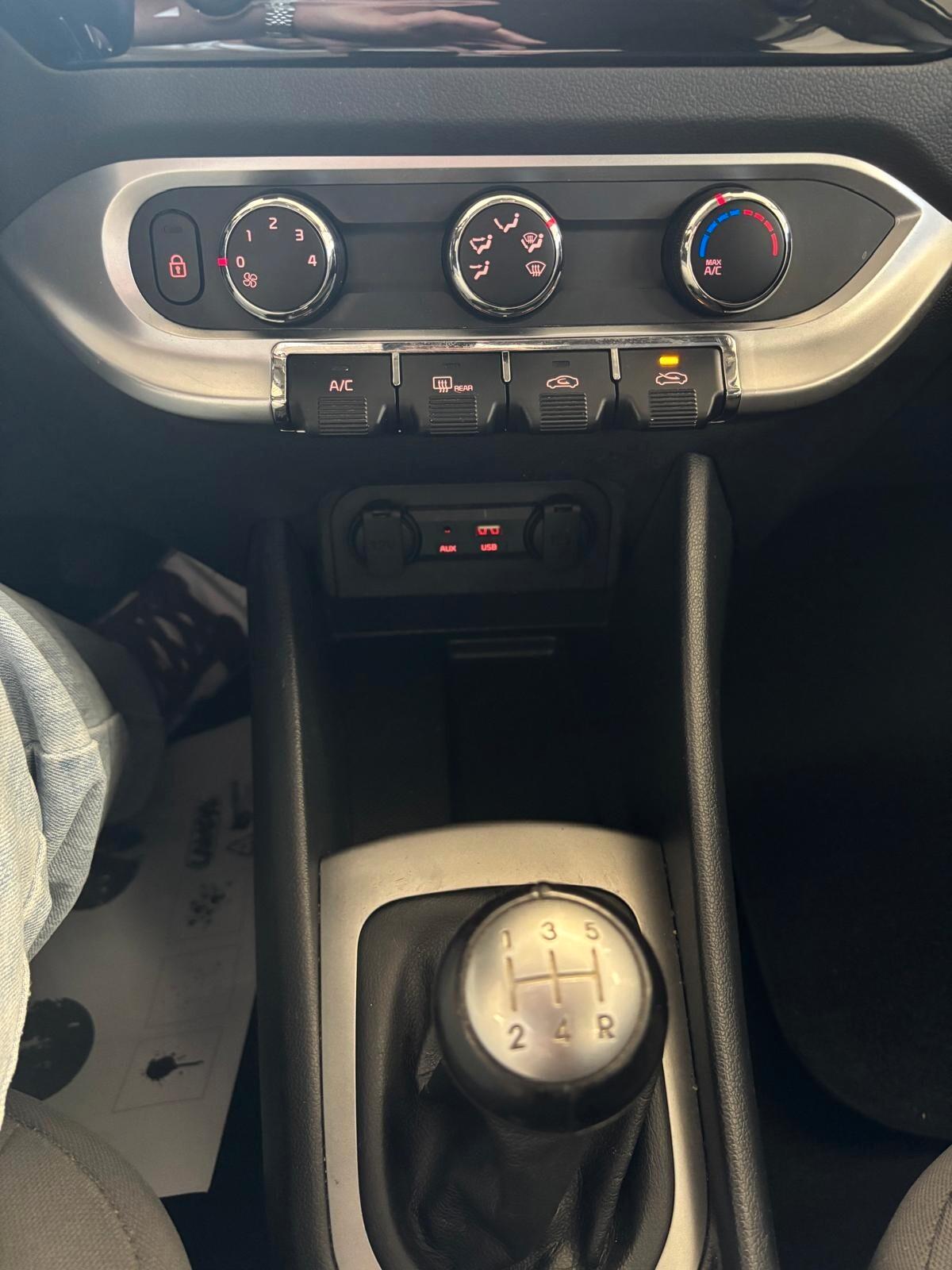 KIA RIO ANNO 2015 BZ 1.2 ADATTA NEOPATENTATI KM 130 MILA