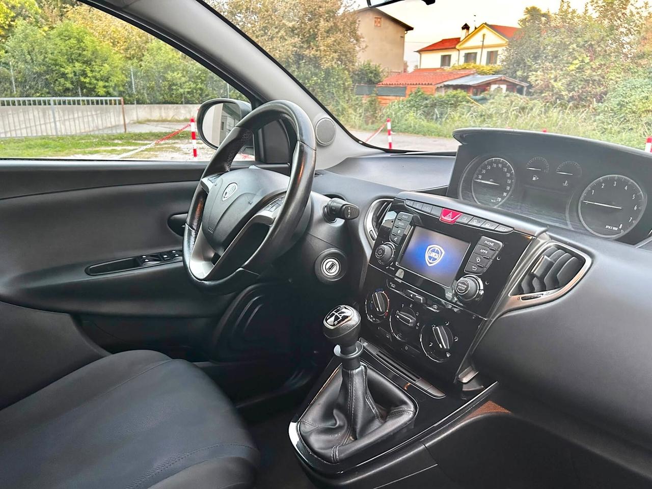 Lancia Ypsilon 1.2 69 CV 5 porte S&S Platinum
