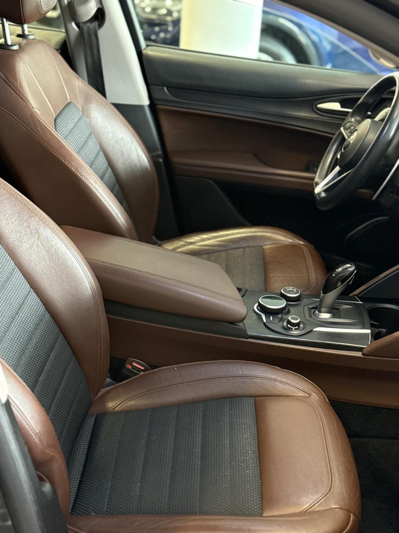 Alfa Romeo Stelvio 2.2 Turbodiesel 180 CV AT8 RWD Super