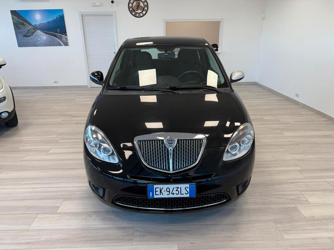 Lancia Ypsilon 1.2 69 CV Unyca