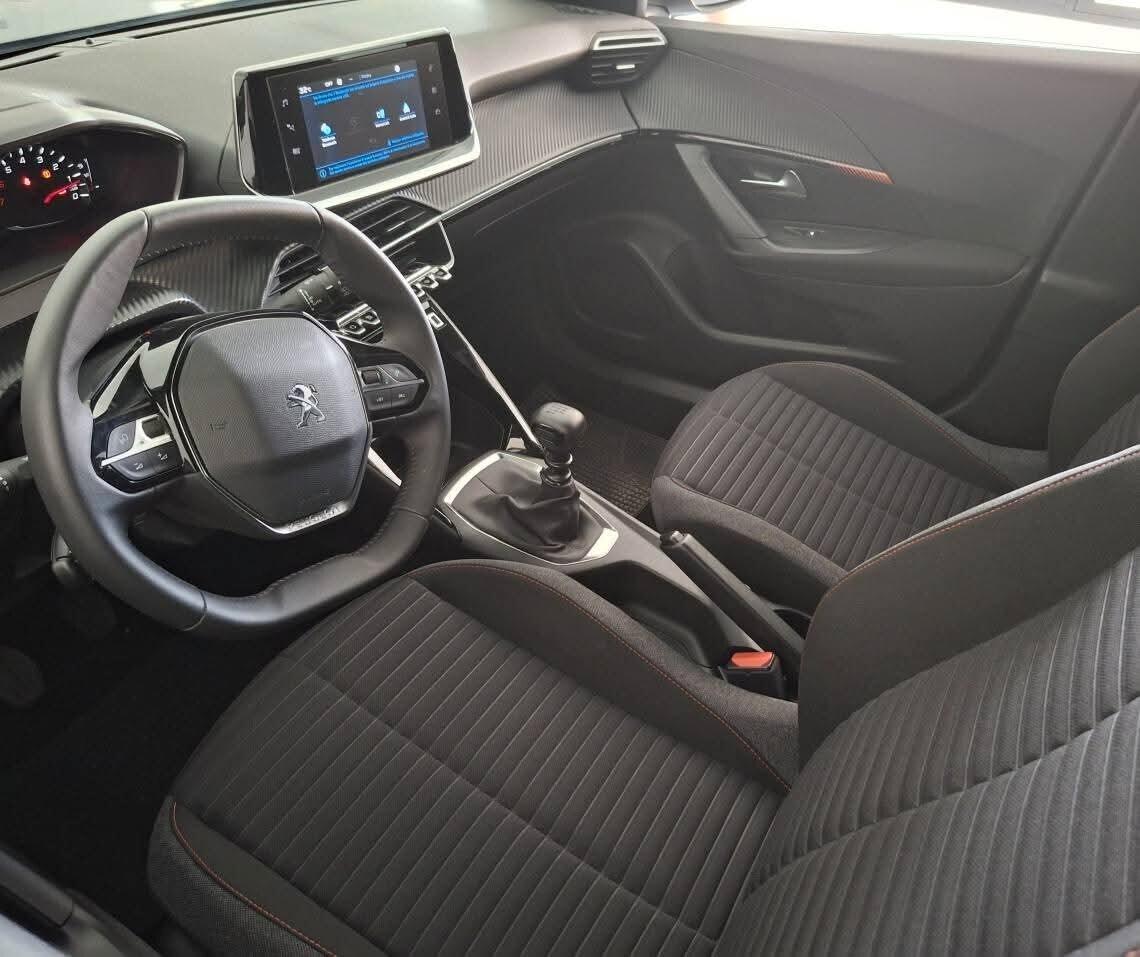 Peugeot 2008 PureTech 100 S&S Allure 7.000km