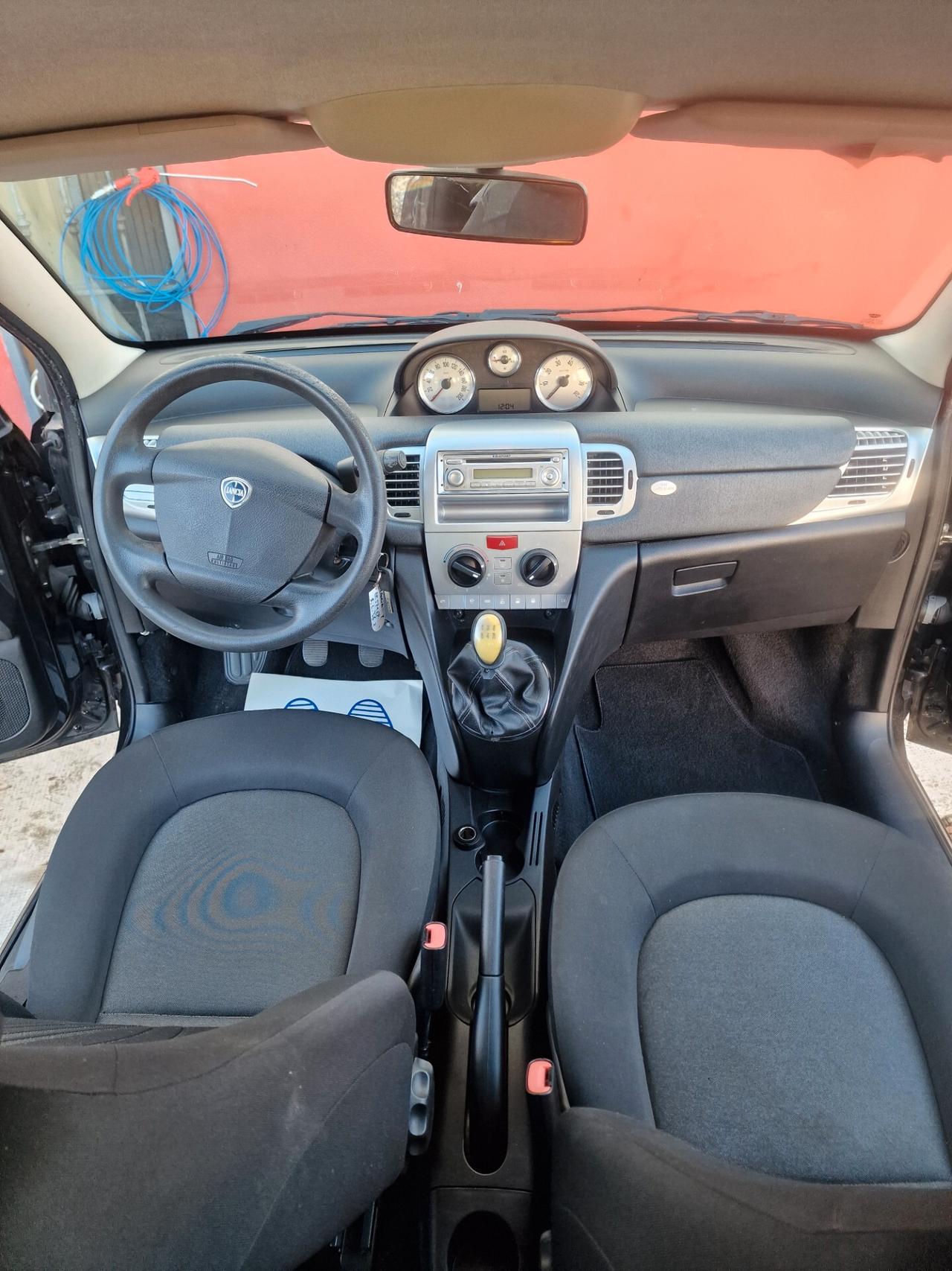 Lancia Ypsilon 1.2 69 CV Unyca