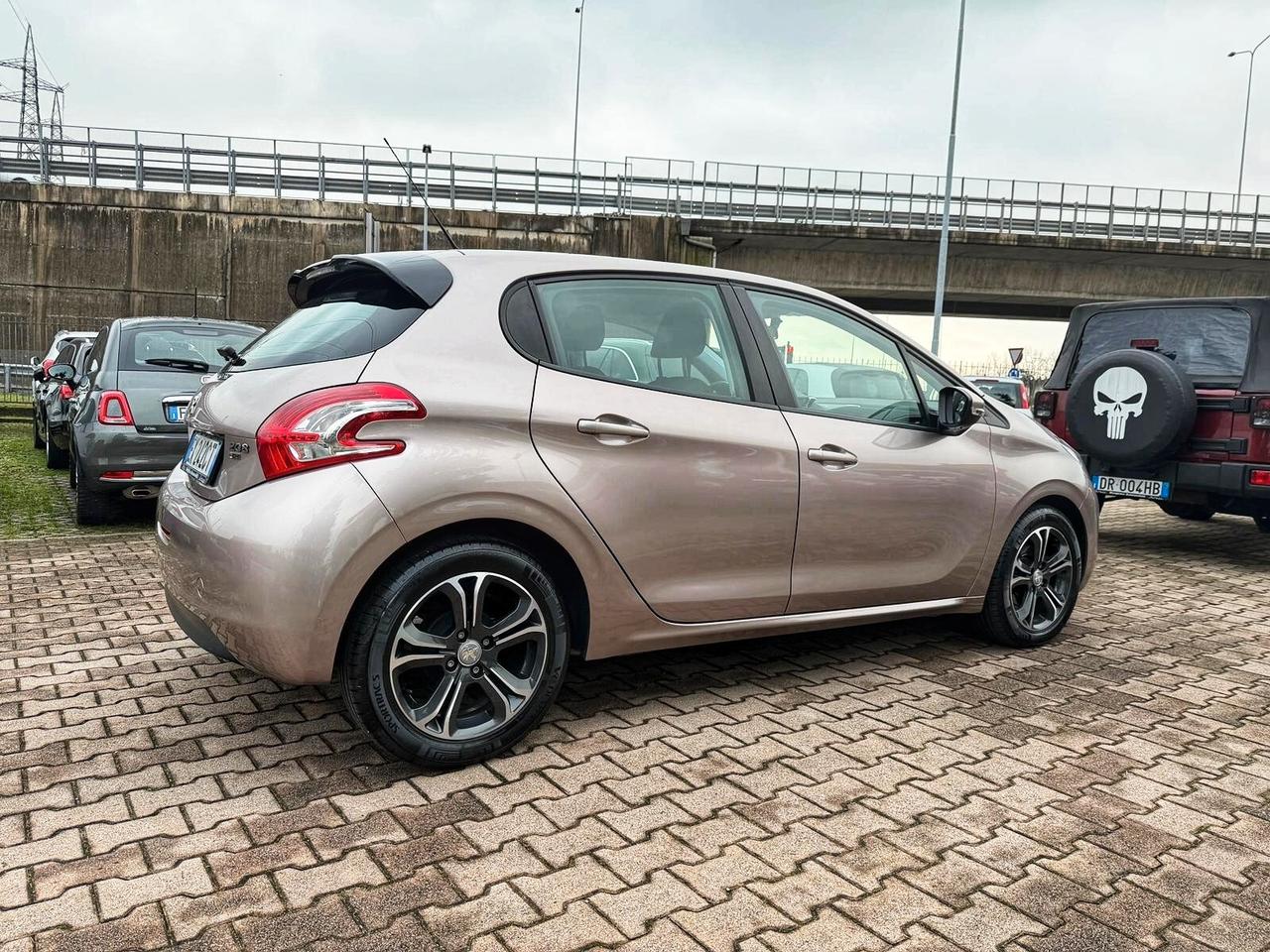 Peugeot 208 1.4 e-HDi 68 CV S&S robotizzato 5 porte Active AUTOMATICA OK NEOPATENTATI