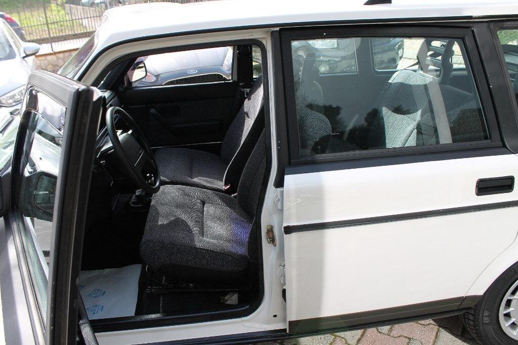 VOLVO 240 2.0 cat Station Wagon Polar