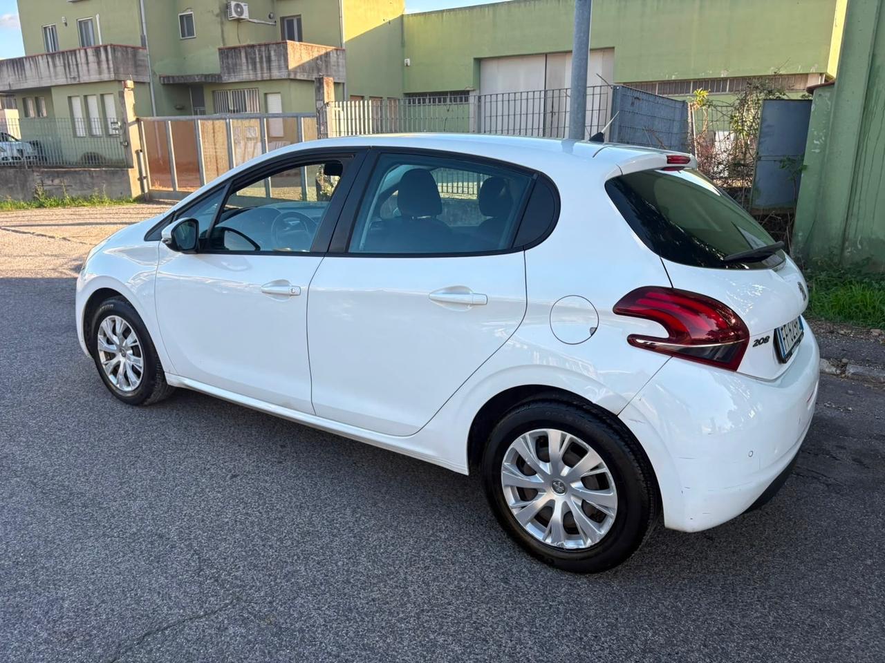 Peugeot 208 PureTech 82 5 porte Active 2017 167.000 KM
