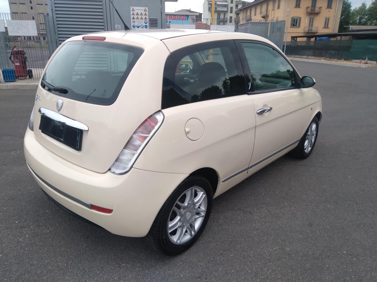 Lancia Ypsilon 1.2 60cv Oro Giallo x neopatentati