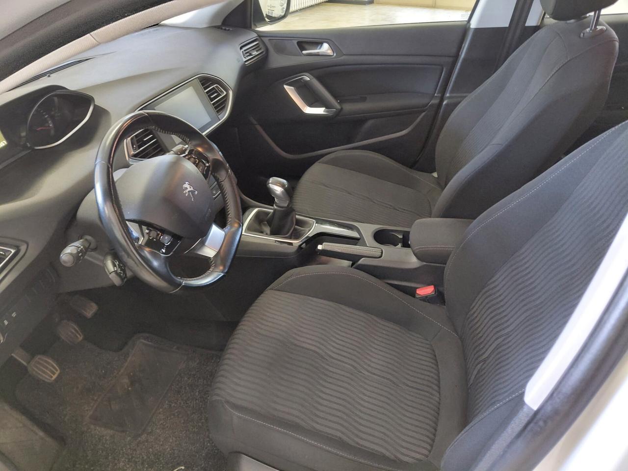 PEUGEOT 3008 ANNO 2016 DS 1.6 ADATTA NEOPATENTATI KM 140 MILA