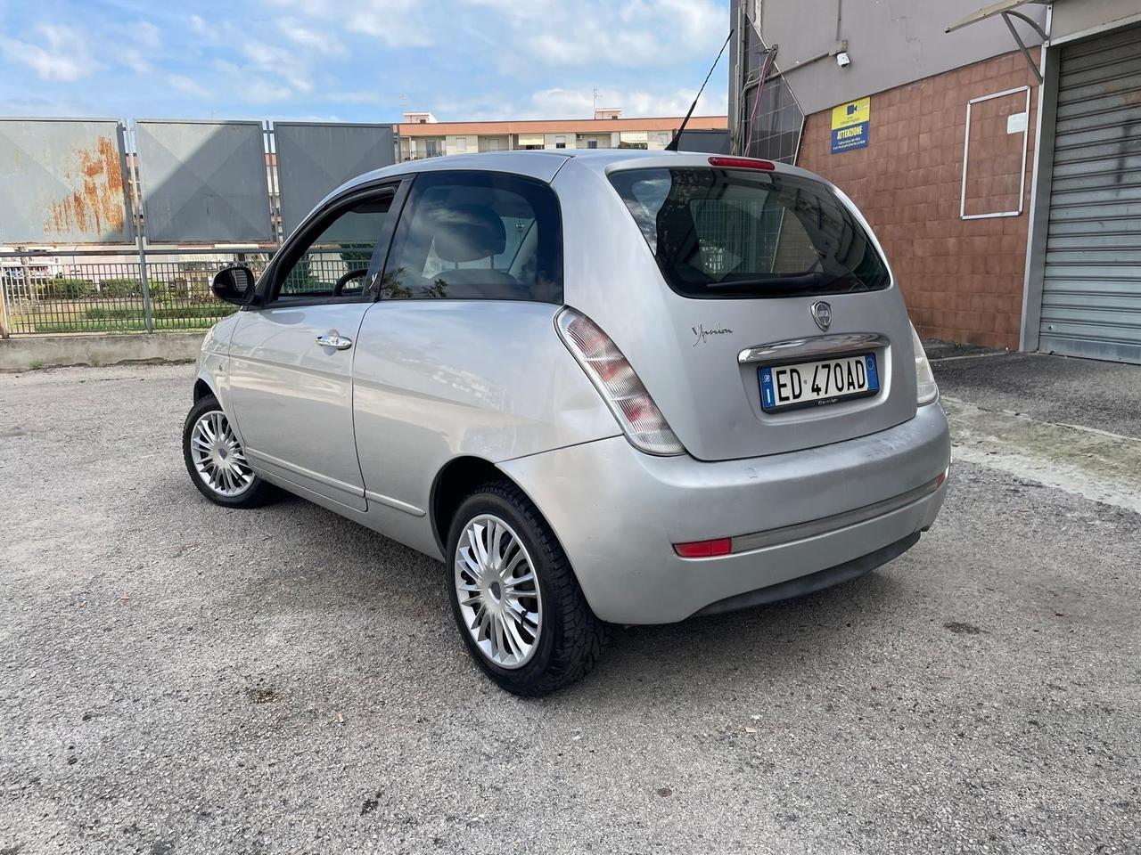 Lancia Ypsilon 1.2 69 CV Argento km 91000