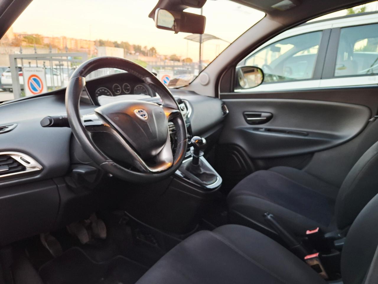 Lancia Ypsilon 1.2 69 CV 5 porte GPL Ecochic Silver