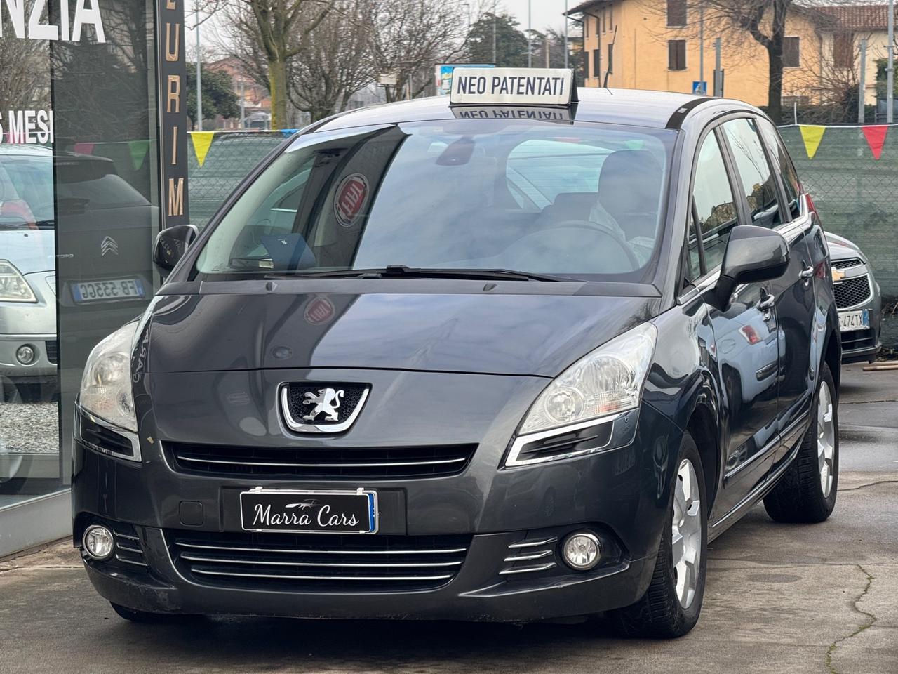 Peugeot 5008 1.6 HDi 115CV Active- AUTOMATICA