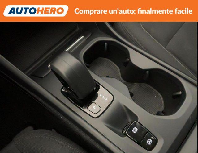 VOLVO XC40 T2 Geartronic Momentum Pro
