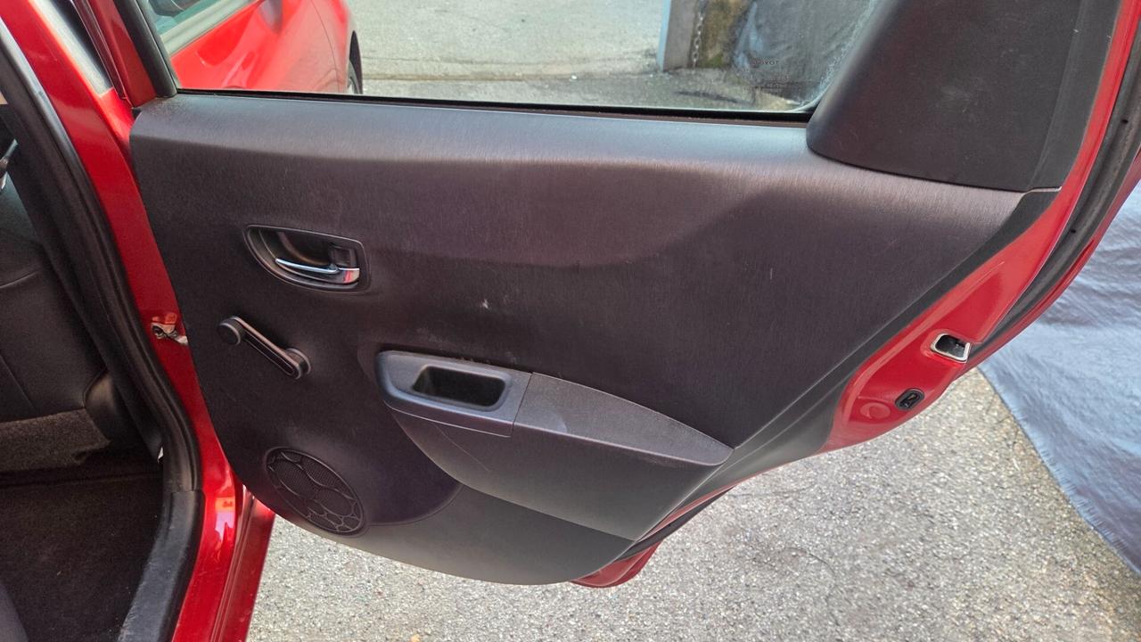 Toyota Yaris 1.3 5 porte Lounge full