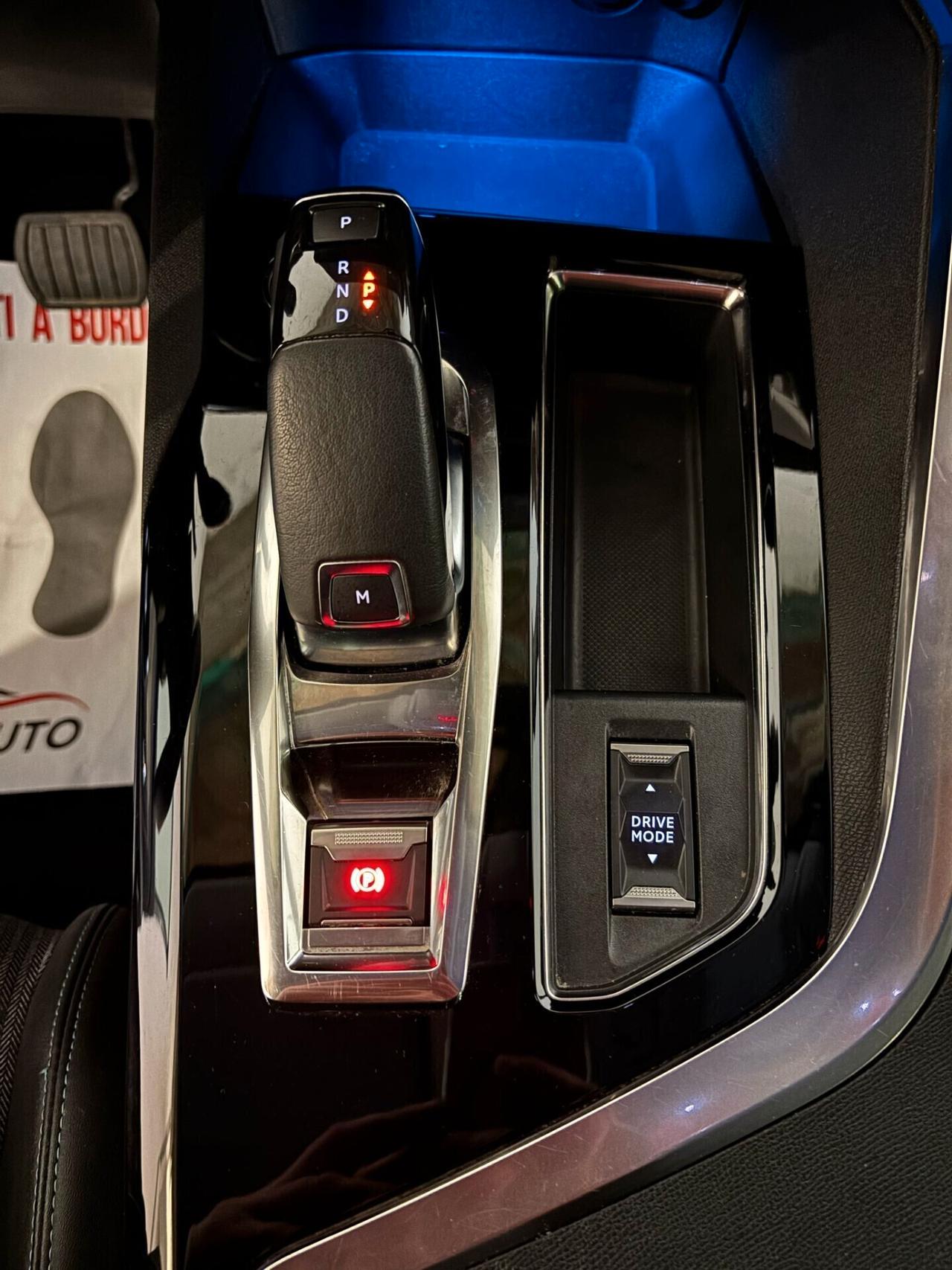 Peugeot 3008 BlueHDi 130 S&S Allure*/.