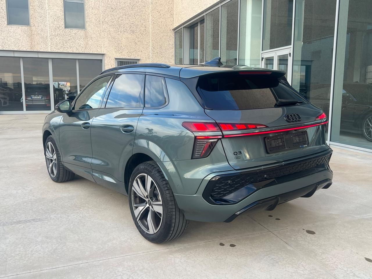 Audi Q3 1.5 150CV tfsi mhev S line s-tronic - possibilità noleggio no scoring