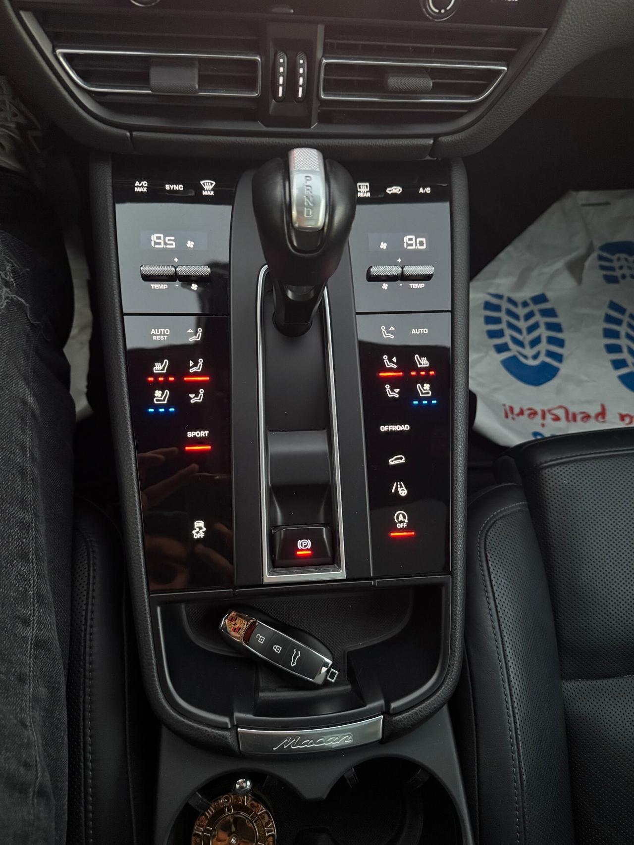 PORSCHE MACAN FULL BLACK ( IVA ESPOSTA )