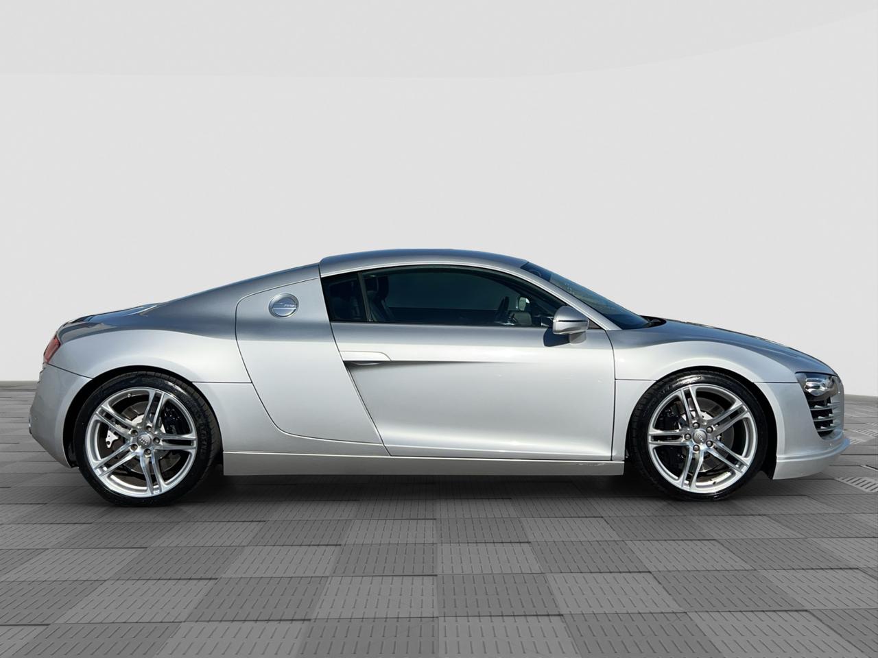 AUDI R8 4.2 V8 FSI quattro R tronic