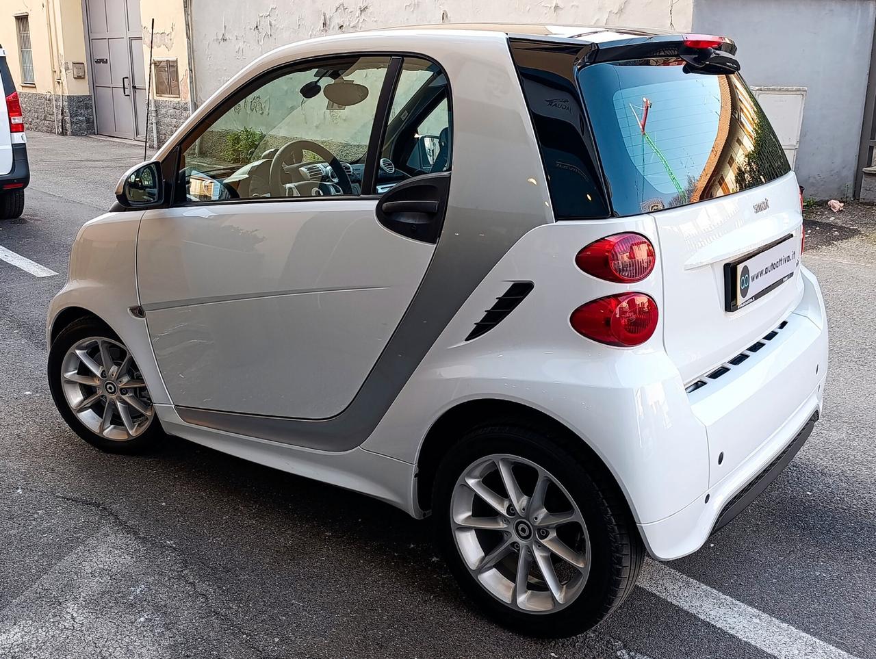 Smart ForTwo 1.0 71cv MHD SERVOSTERZO/Navi/Full