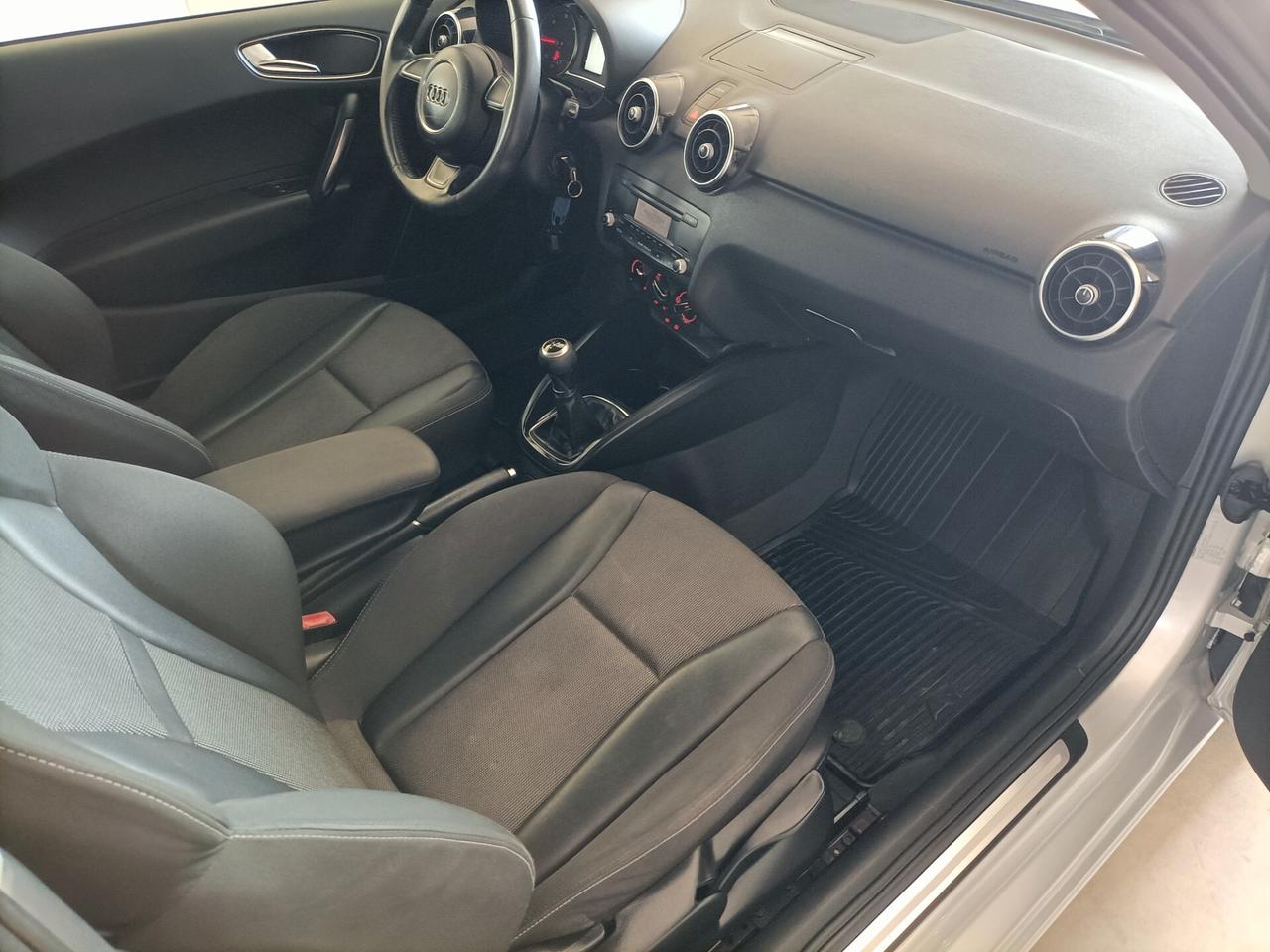 Audi A1 1.6 TDI 105 CV Attraction 07/2011