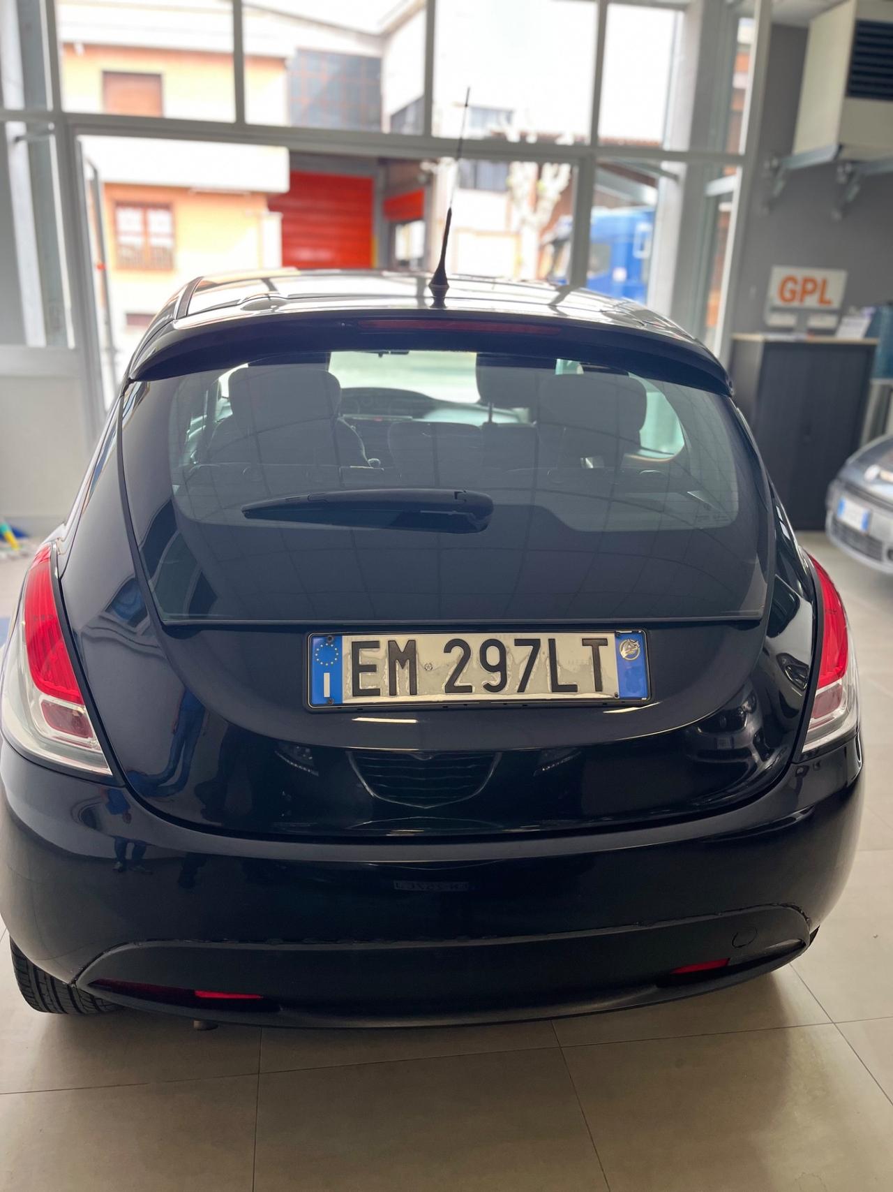 Lancia Ypsilon 1.2 69 CV 5 porte S&S Platinum