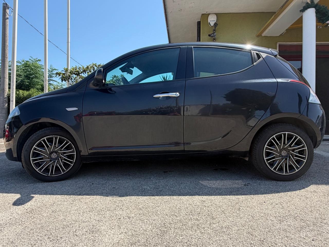 Lancia Ypsilon 1.0 FireFly 5 porte S&S Hybrid Alberta Ferretti