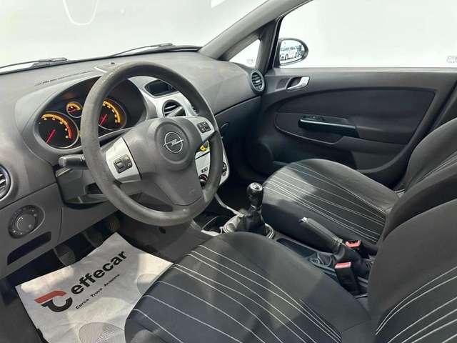 Opel Corsa 1.4 16V 5P NEOPATENTATI