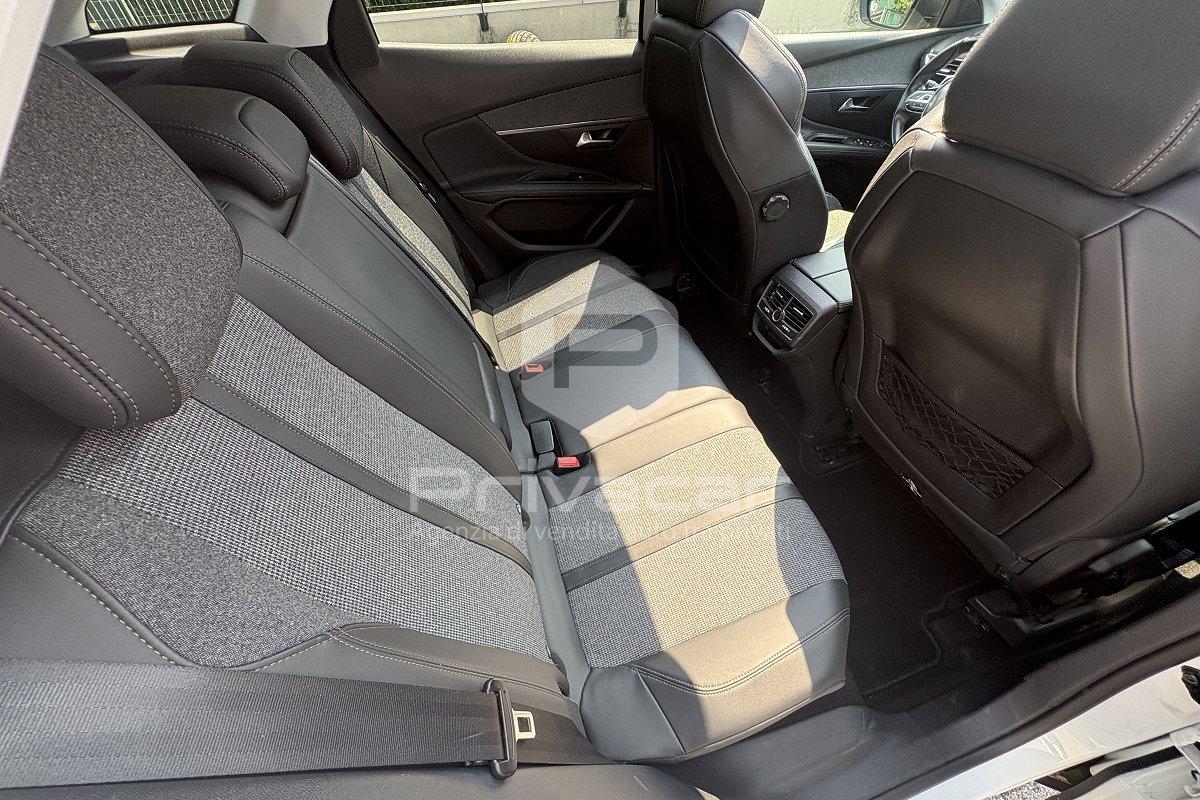 PEUGEOT 3008 BlueHDi 130 S&S EAT8 Allure