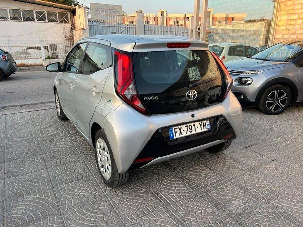 Toyota Aygo Connect 1.0 VVT-i 72CV 5 porte x-busin