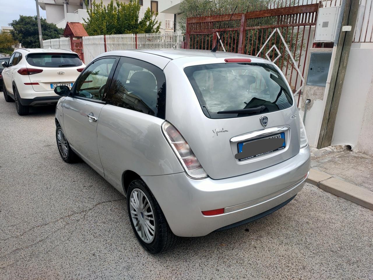 Lancia Ypsilon 1.3 MJT 75 CV Argento