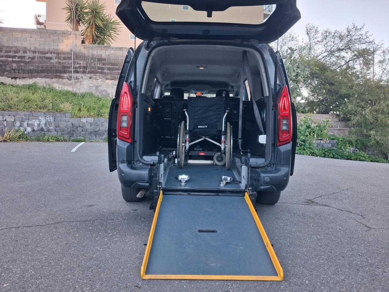 Citroen Berlingo Pianale ribassato con rampa disabili in carrozzina