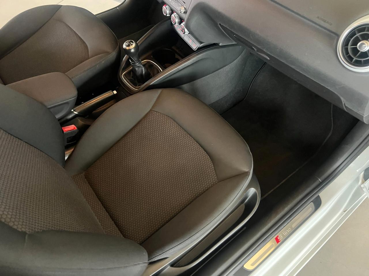 Audi A1 spb 1.6 tdi 90 cv S-LINE ESTERNO OK NEOPATENTATI
