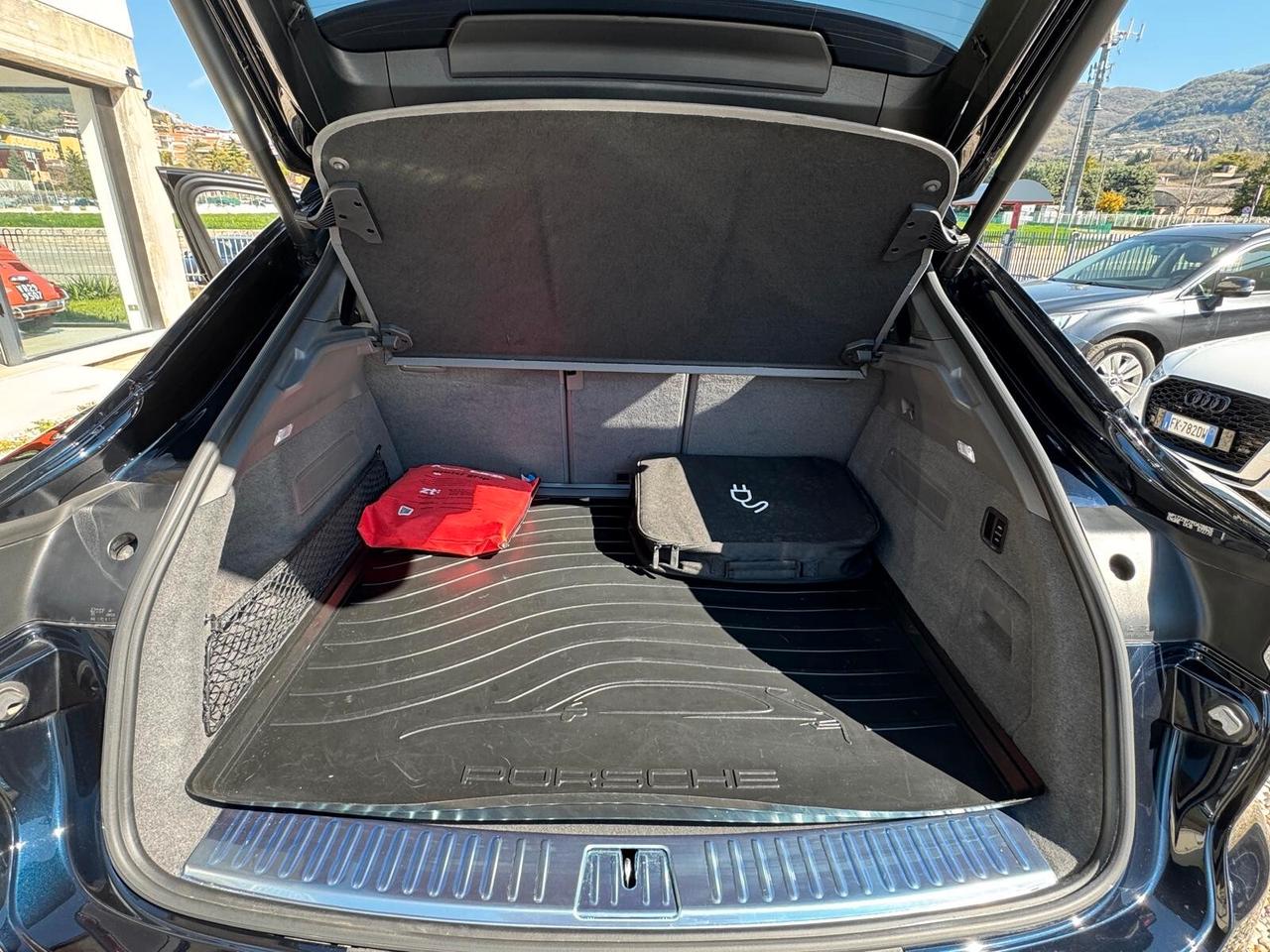 Porsche Cayenne Coupé 3.0 V6 E-Hybrid Platinum Edition