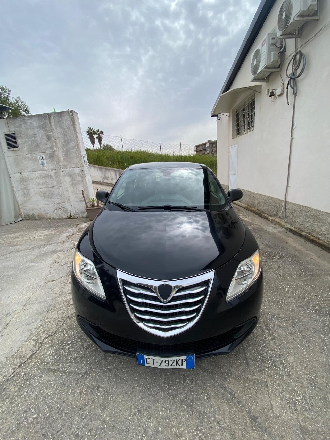 Lancia Ypsilon 1.3 MJT 16V 95 CV 5 porte S&S Silver