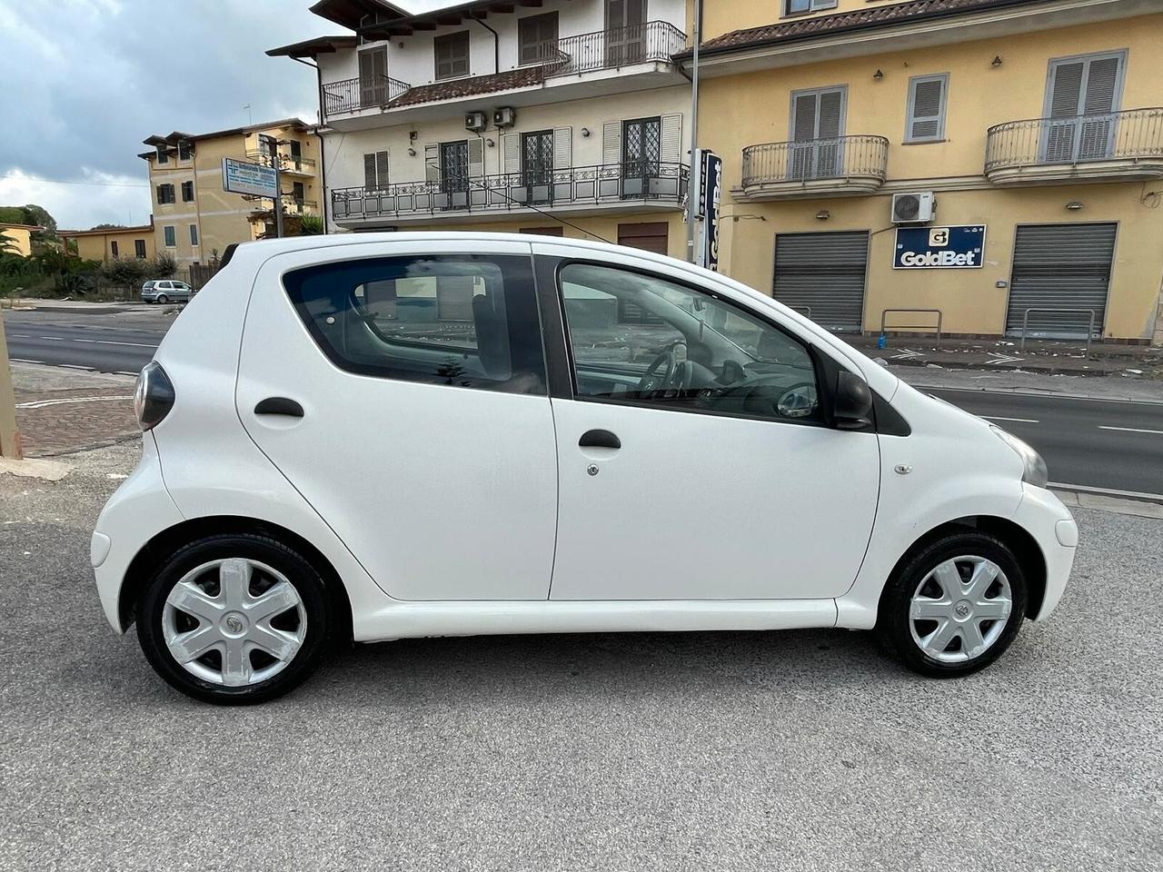 Toyota Aygo 1.0 12V VVT-i 5 porte Deep Ocean Connect